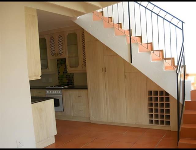 2 BEDROOM PROPERTY TO RENT IN PINESLOPES